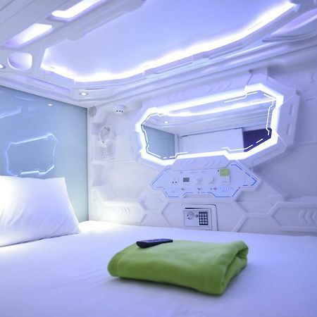 Whiz Capsule Hotel Thamrin Jakarta Kültér fotó