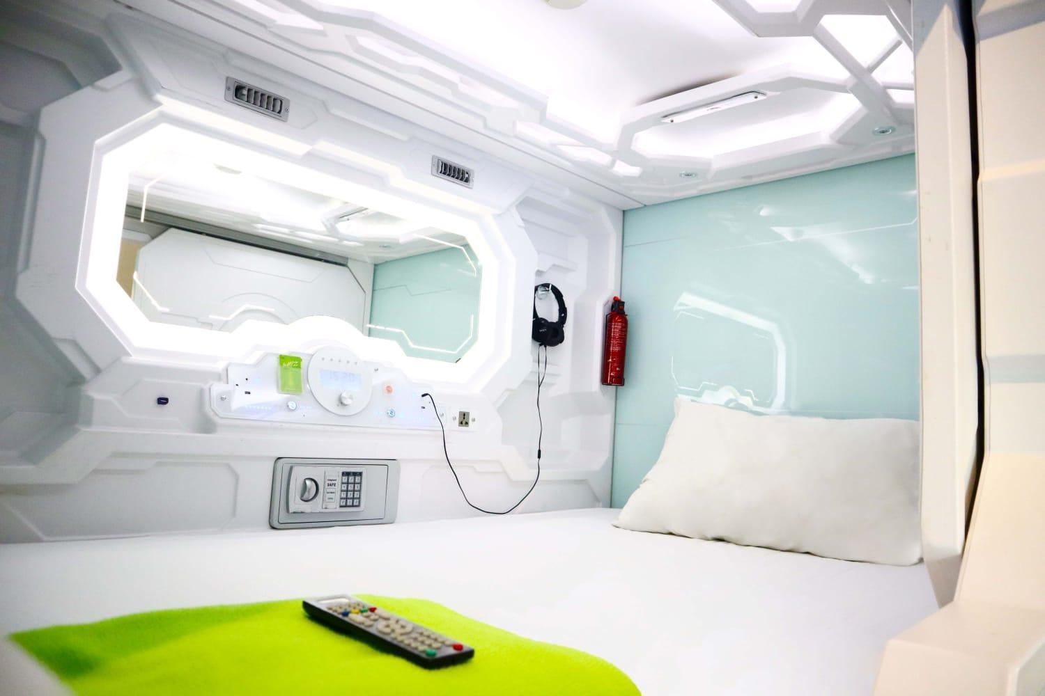 Whiz Capsule Hotel Thamrin Jakarta Kültér fotó
