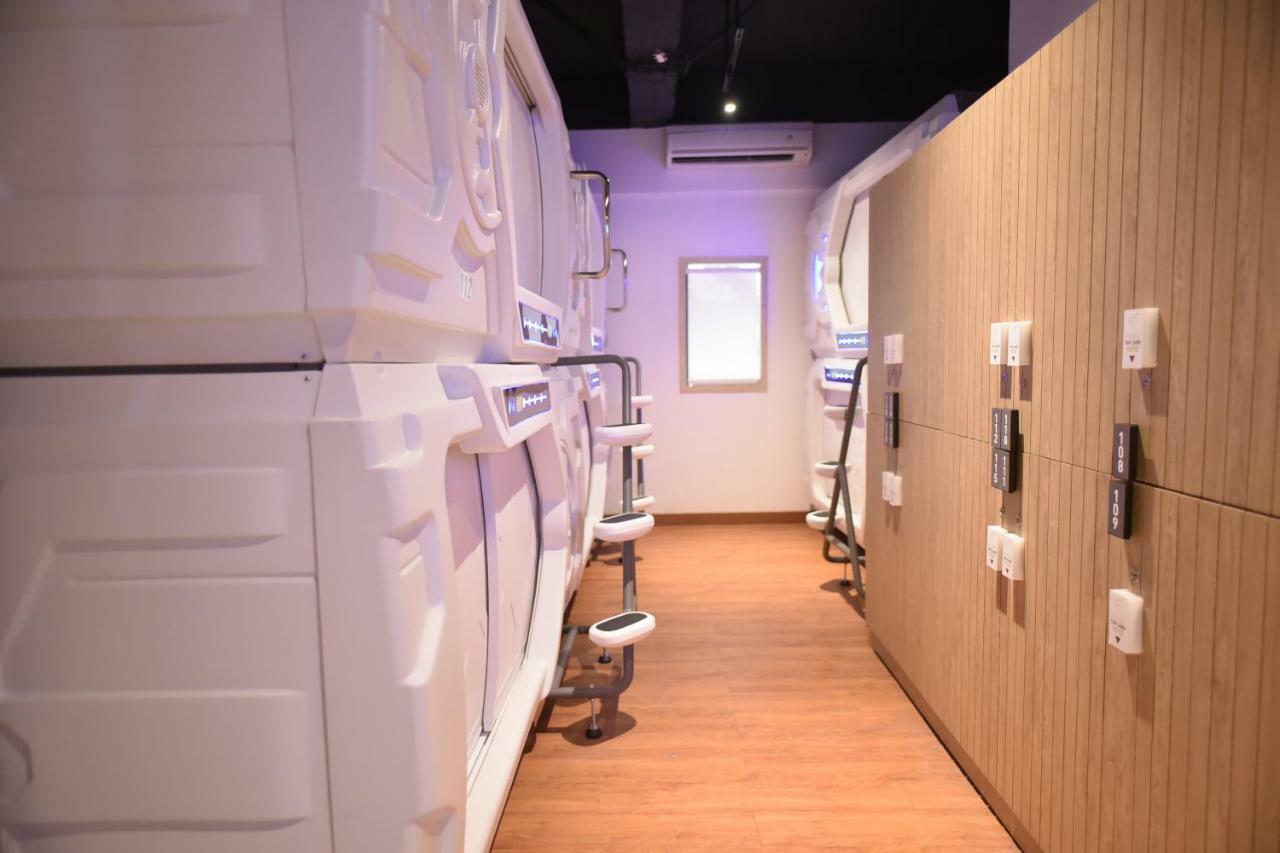 Whiz Capsule Hotel Thamrin Jakarta Kültér fotó