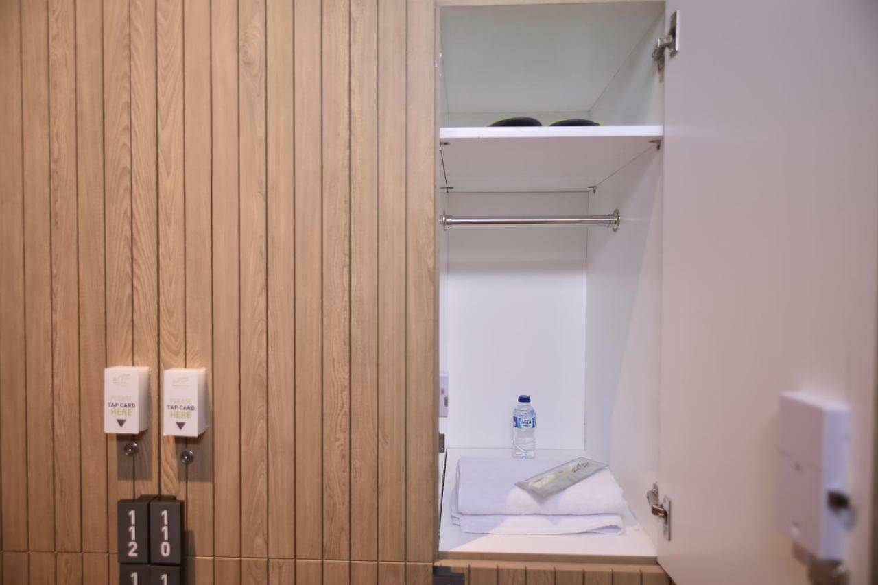 Whiz Capsule Hotel Thamrin Jakarta Kültér fotó