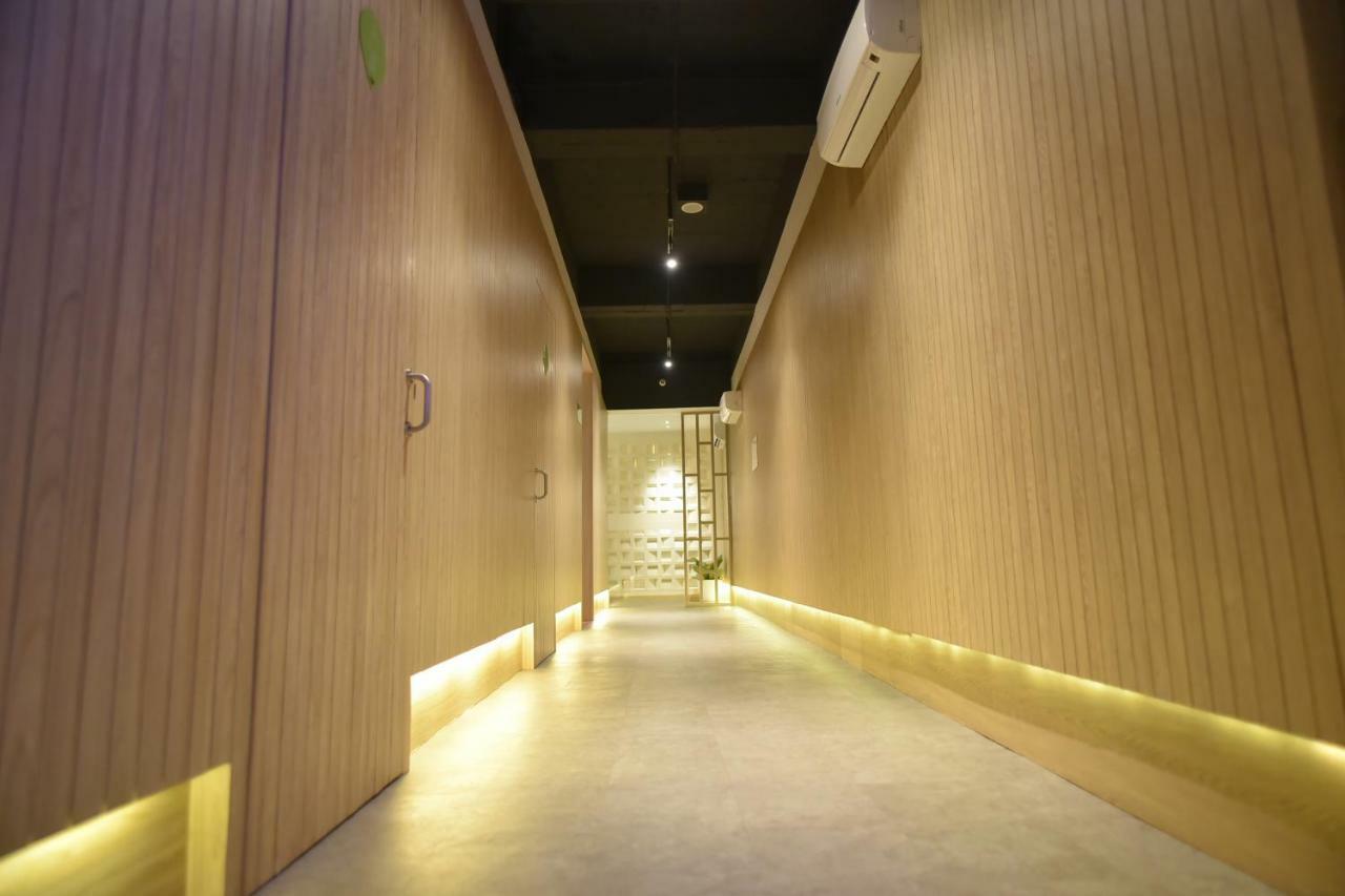 Whiz Capsule Hotel Thamrin Jakarta Kültér fotó
